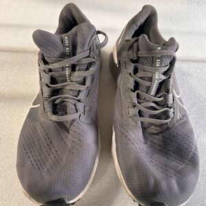 Nike CZ1893-002 Men’s Size 13 Grey Sneakers – Good Condition – No Box